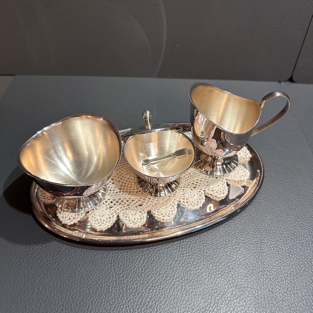 Vintage, maar tijdloos verzilverd roomstel van Douwe Egberts, Antiek en Kunst, Antiek | Goud en Zilver, Verzenden, Zilver