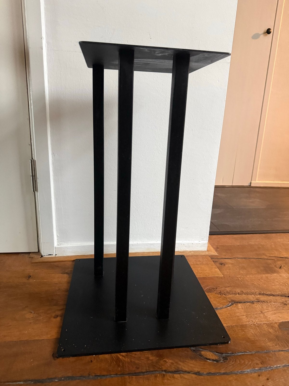 2x Zwart metalen plantenstandaard / bijzettafel, Ophalen, Gebruikt, Zwart, Metaal