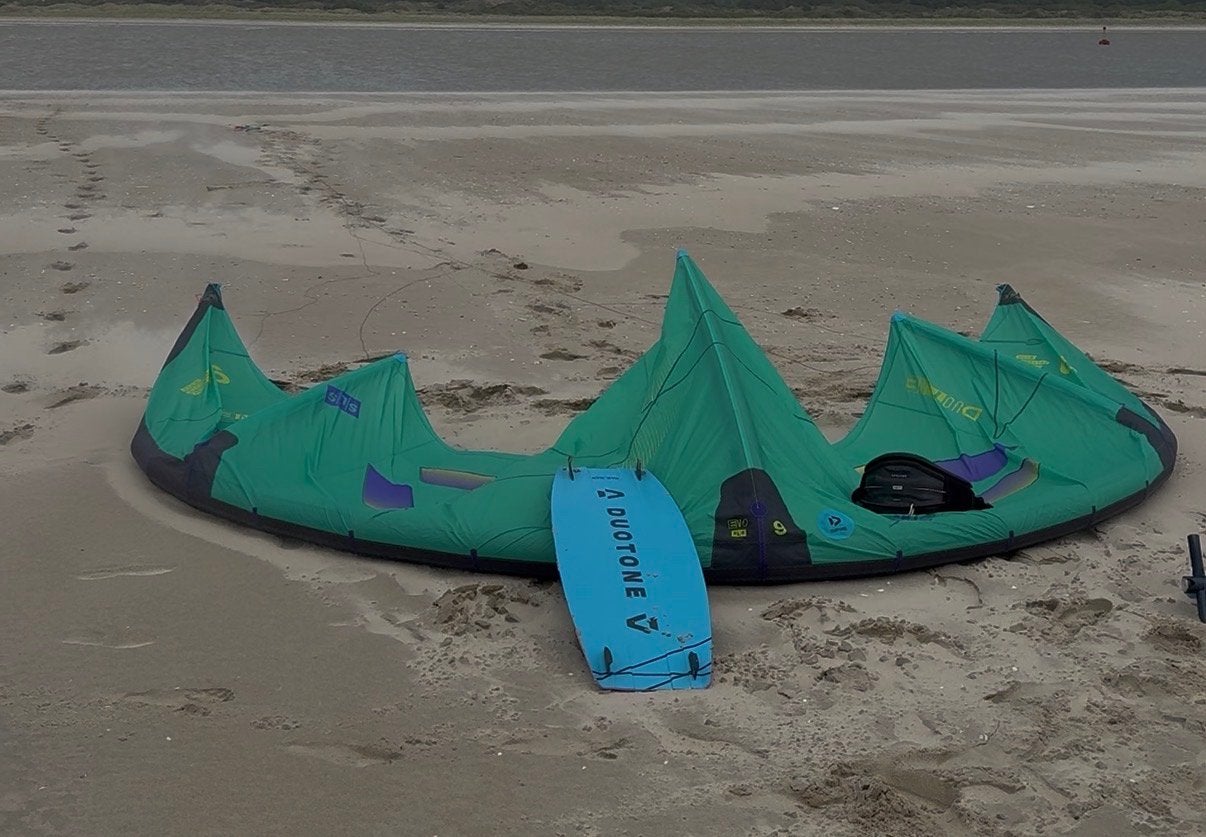 Duotone Evo SLS 9m 2026, Watersport en Boten, Kitesurfen, 9 m², Geen board, Ophalen of Verzenden, Zo goed als nieuw