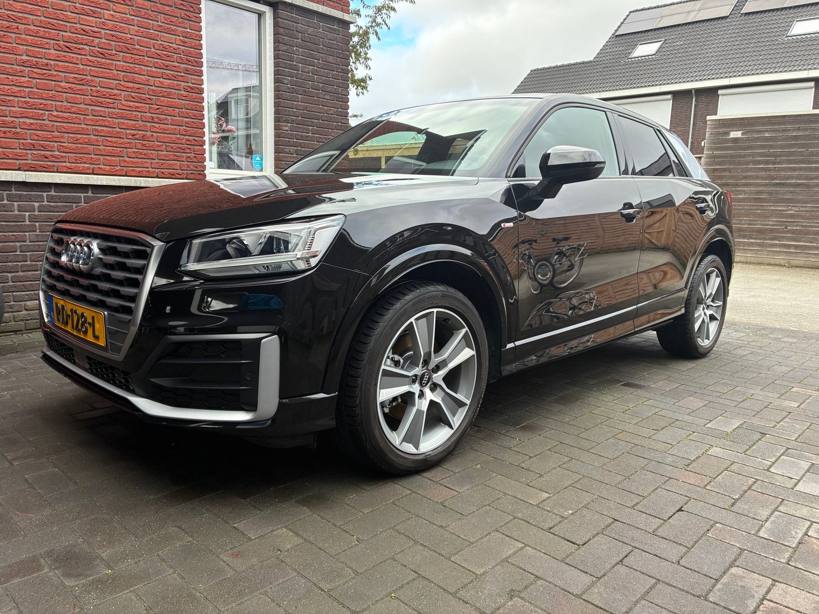 Audi Q2 1.4 Tfsi S-Line 150pk DSG  Nov 2017, Auto's, 4 cilinders, Leder en Stof, Zwart, Origineel Nederlands