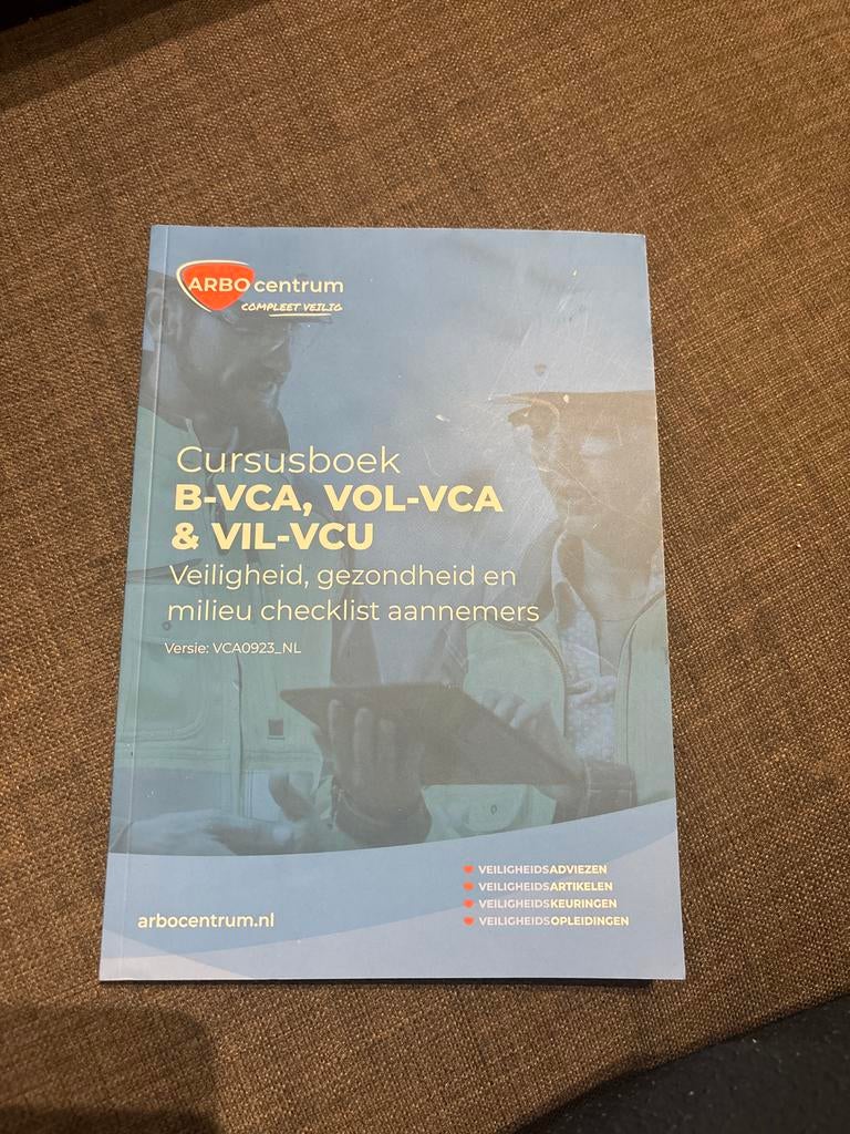 Cursusboek B-VCA, VOL-VCA & VIL-VCU - ARBO centrum, Ophalen of Verzenden, Zo goed als nieuw