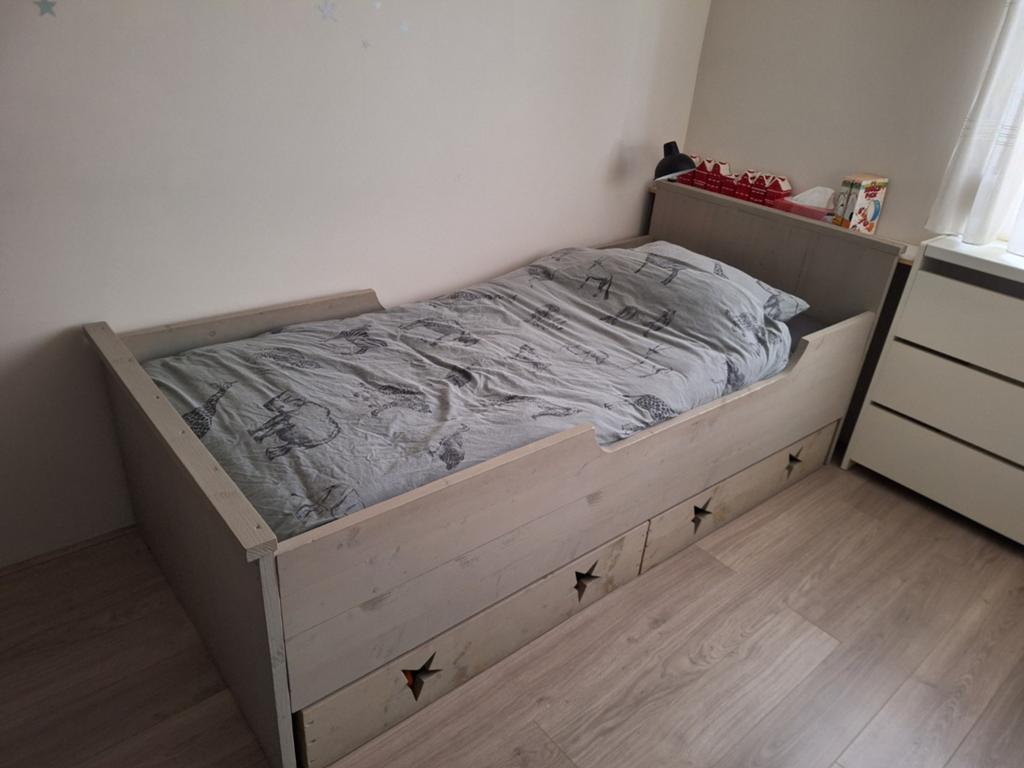 Bed, met bijpassende tafel en bank, Ophalen, Gebruikt, Eenpersoons, Hout