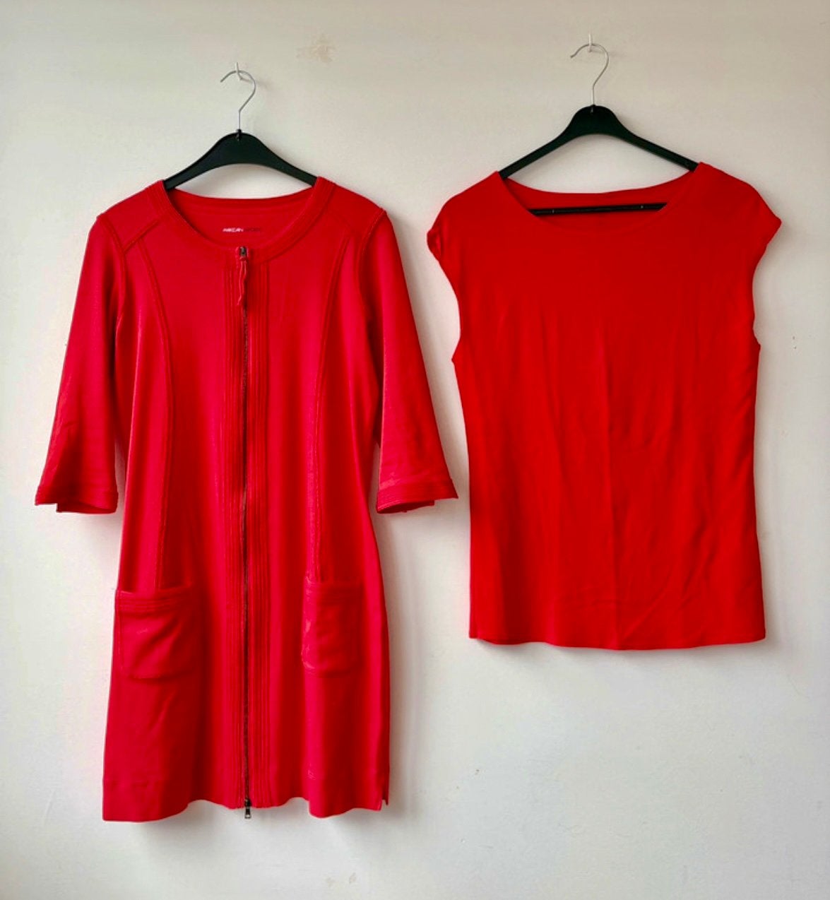 Set halflang vest+shirt: Marccain Sports rood mt L, Maat 38/40 (M), Ophalen of Verzenden, Gedragen, Rood
