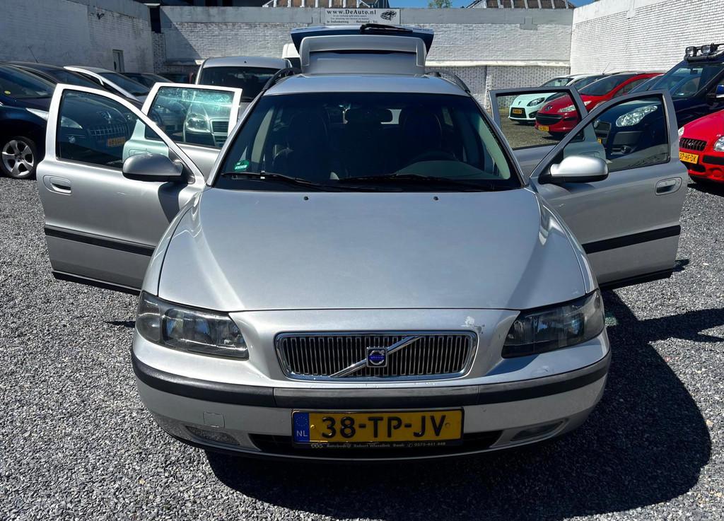 Volvo V70 AUTOMAAT 2.4 Comfort Line, Auto's, Leder en Stof, Grijs, Stoelverwarming, Euro 4