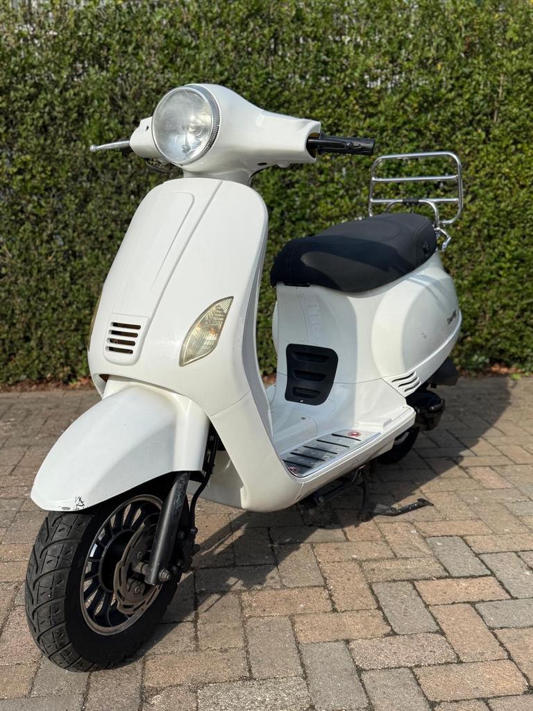 Zeer nette en goedlopende scooter - bouwjaar 2012, Fietsen en Brommers, Ophalen, Gebruikt, Overige typen, Overige merken