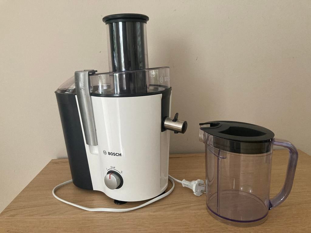 Mooie Bosch juicer / sapcentrifuge vitajuice 2 700 W, Ophalen of Verzenden, Zo goed als nieuw, Sapcentrifuge