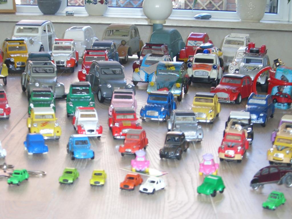 Grote verzameling 2CV schaalmodellen met verpakkingen, Ophalen, Groter dan 1:32, Auto, Overige merken