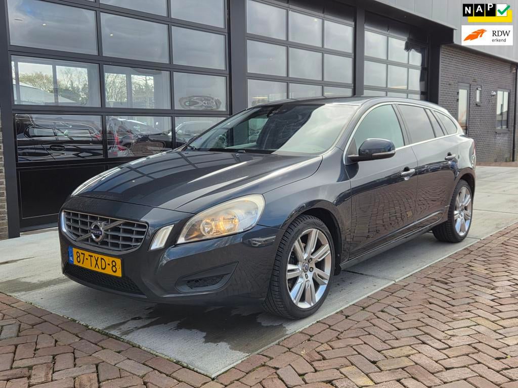 Volvo V60 1.6 T3 Momentum | Handel / Export | Clima | Cruise, Auto's, Voorwielaandrijving, Stof, Gebruikt, 4 cilinders