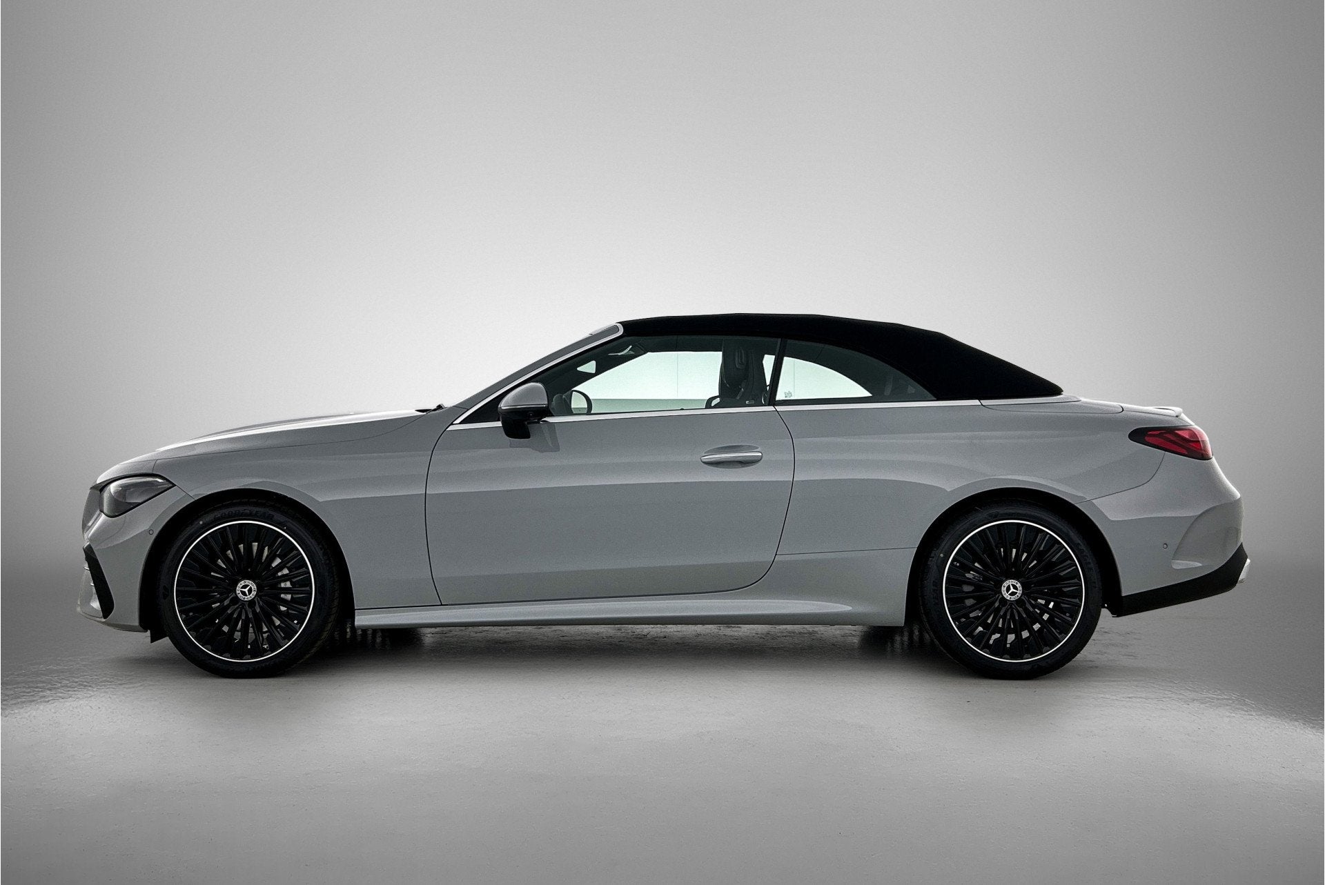 Mercedes-Benz CLE Cabriolet 200 AMG Line | Premium Plus pakk, Auto's, Automaat, Zwart, 4 cilinders, Cabriolet
