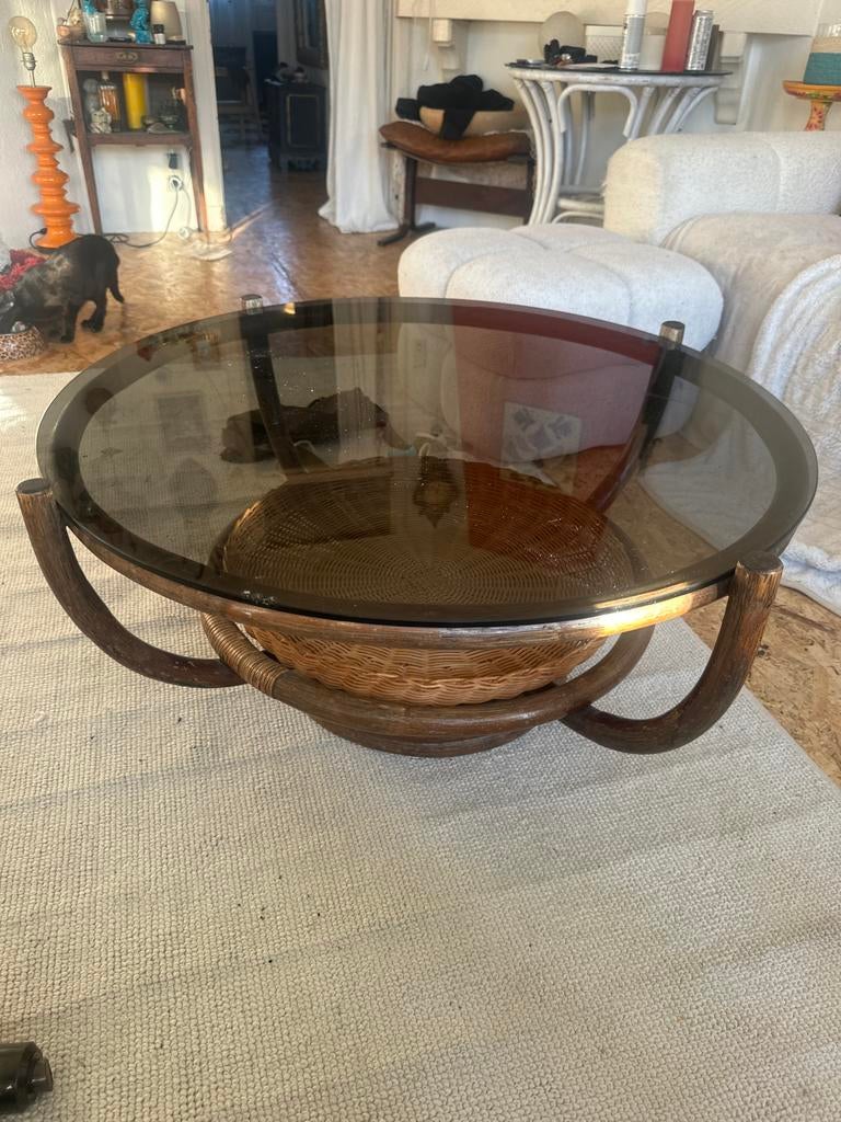 Vintage Salontafel met Glazen Blad en Rotan Details, Huis en Inrichting, Tafels | Salontafels, Ophalen, Gebruikt, Rond, 50 tot 100 cm