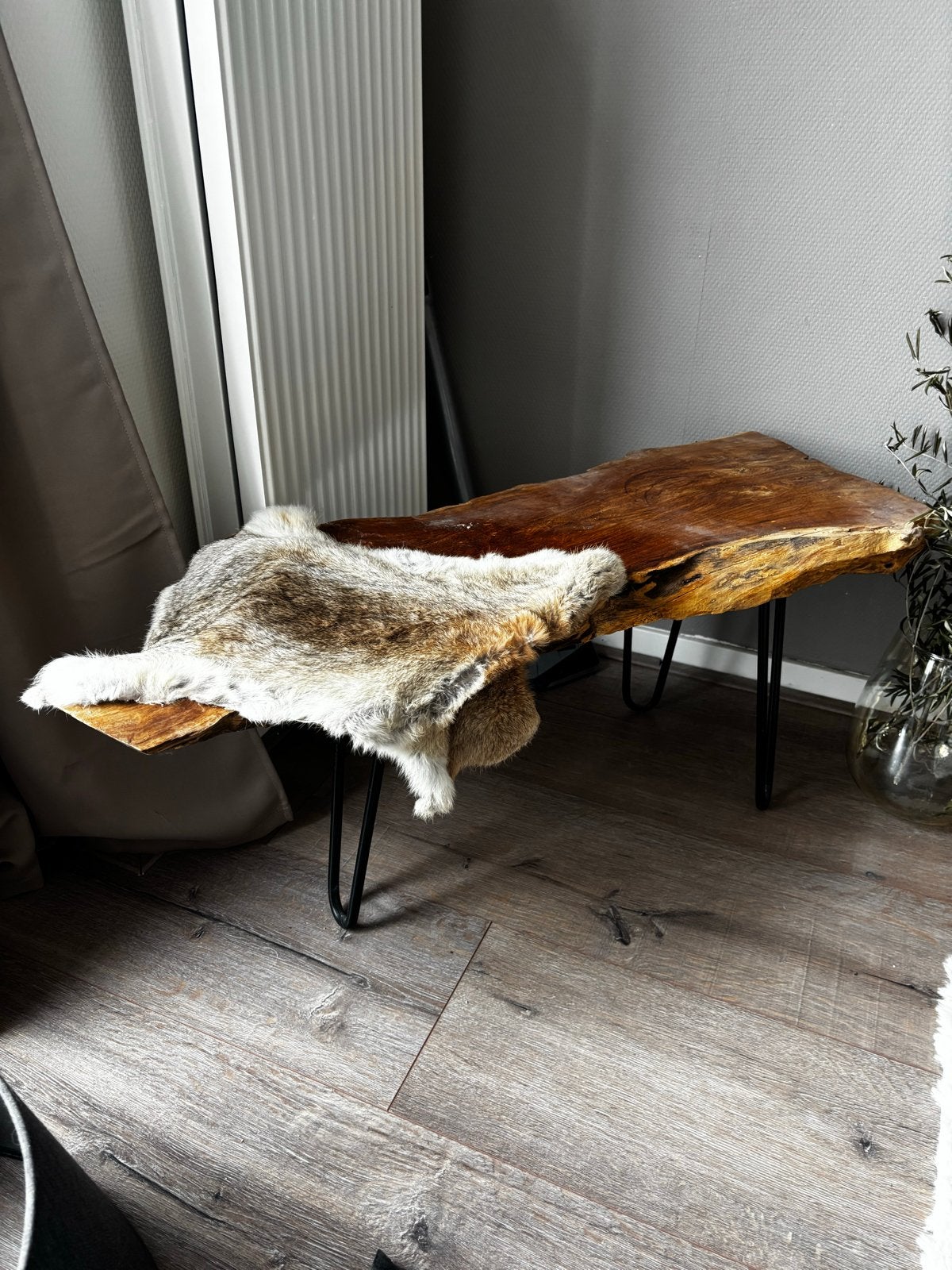 Unieke houten bank met metalen poten, Ophalen, Minder dan 45 cm, Zo goed als nieuw, 75 cm of meer