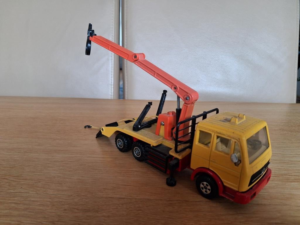 Matchbox Mercedes boomstam truck, Hobby en Vrije tijd, Modelauto's | 1:18, Ophalen of Verzenden