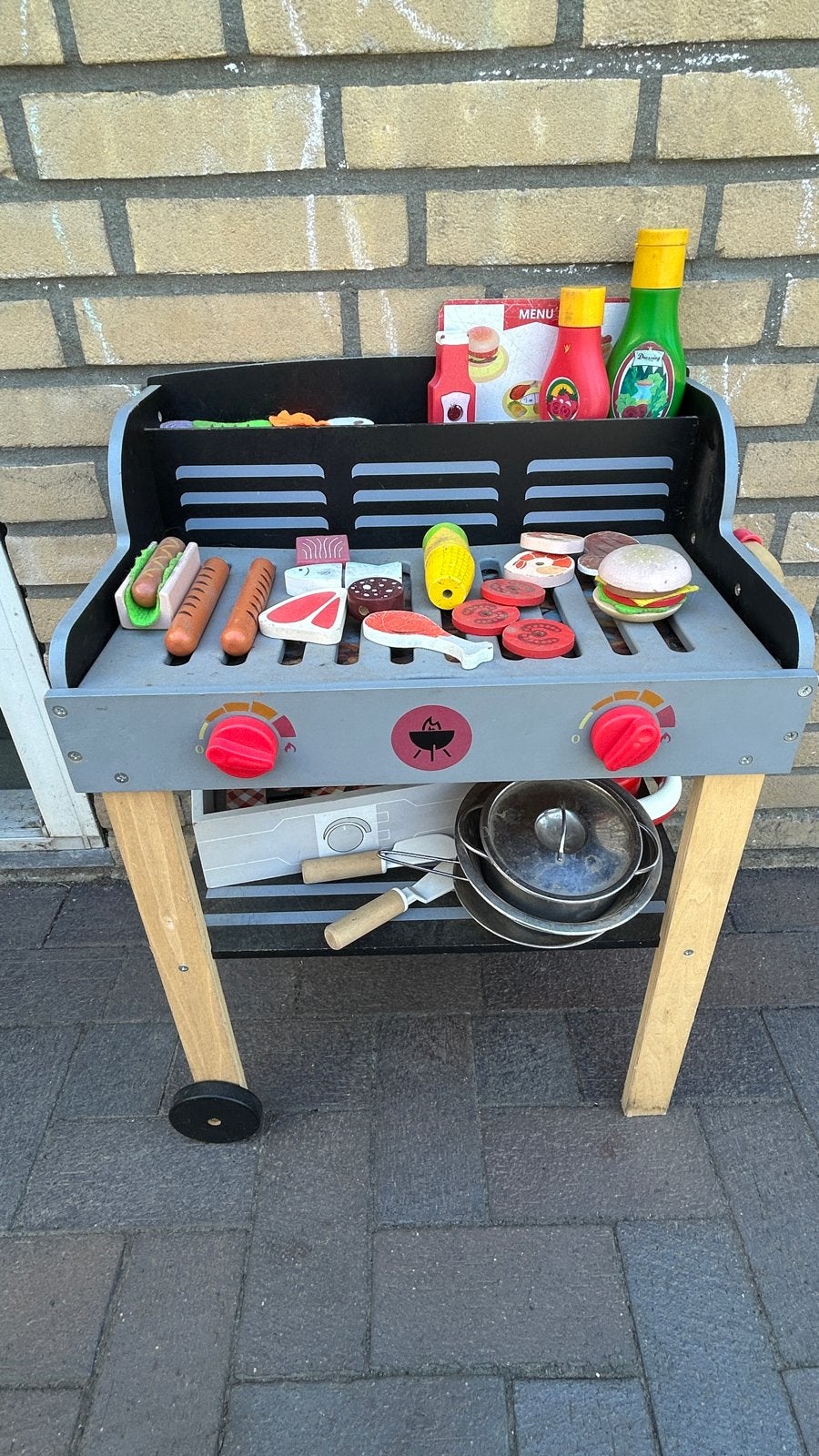 Houten speelgoed BBQ met accessoires, Kinderen en Baby's, Ophalen, Gebruikt, Overige typen, Met wieltjes