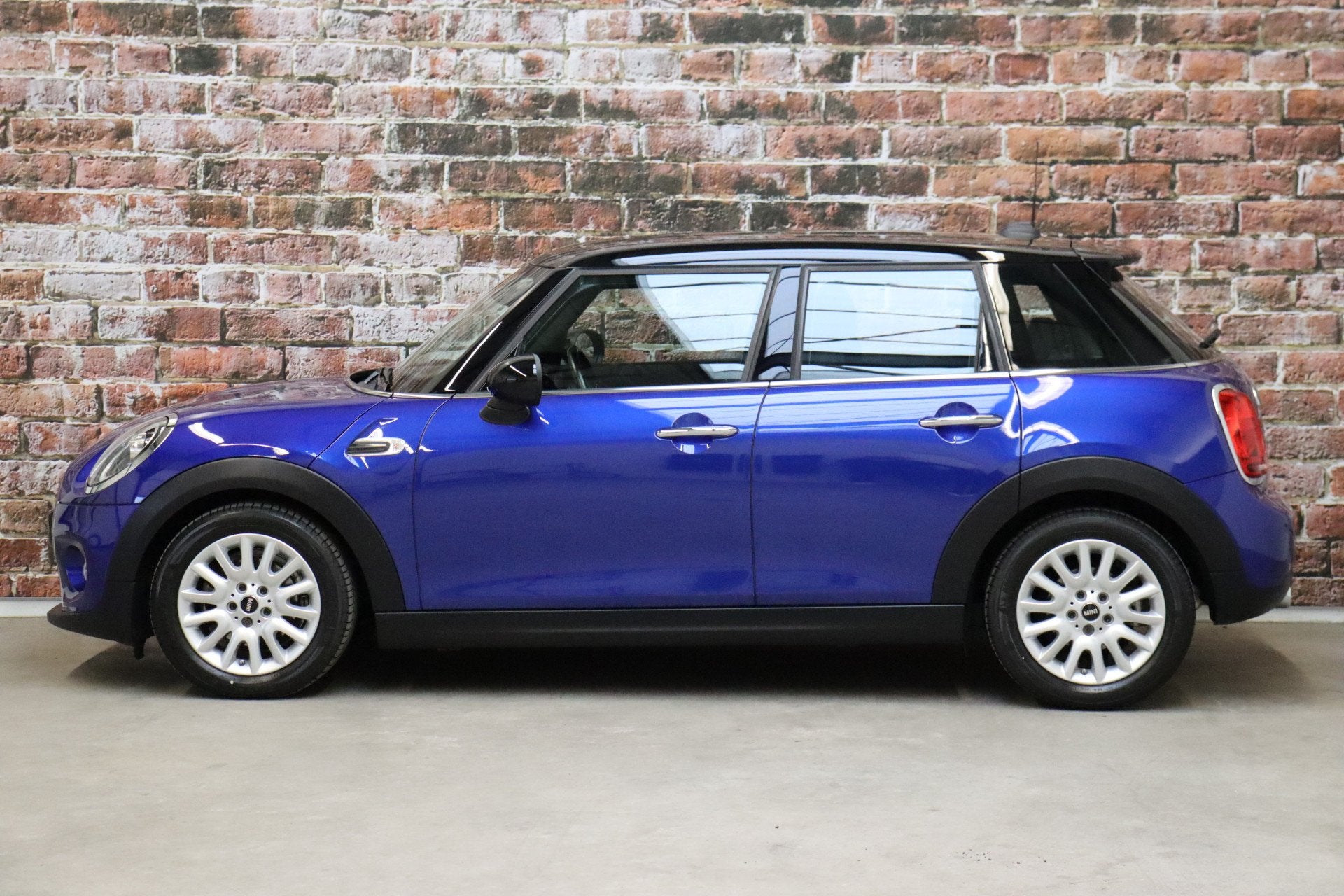 MINI Hatchback Cooper Pepper Automaat 5 deurs / Navigatiesys, Auto's, Gebruikt, Blauw, Origineel Nederlands, Bedrijf