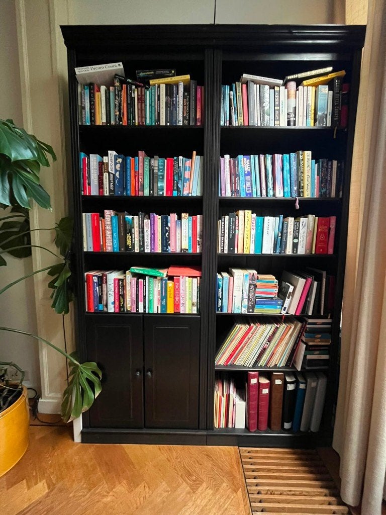 Vier zwarte boekenkasten - massief grenenhout, Huis en Inrichting, Kasten | Boekenkasten, Ophalen, 50 tot 100 cm, 25 tot 50 cm