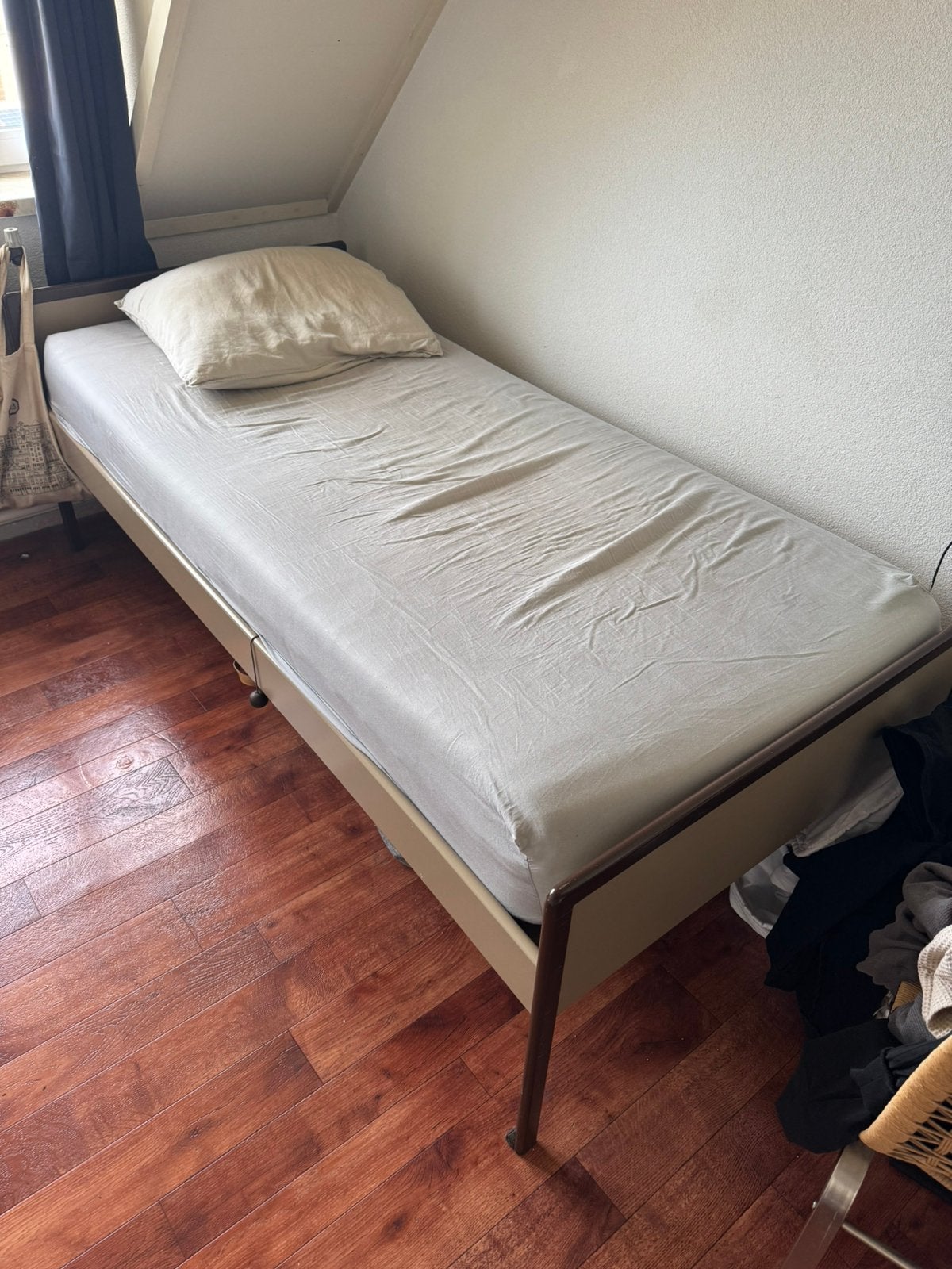 Auping bedden, Ophalen, Zo goed als nieuw, Tweepersoons, Hout