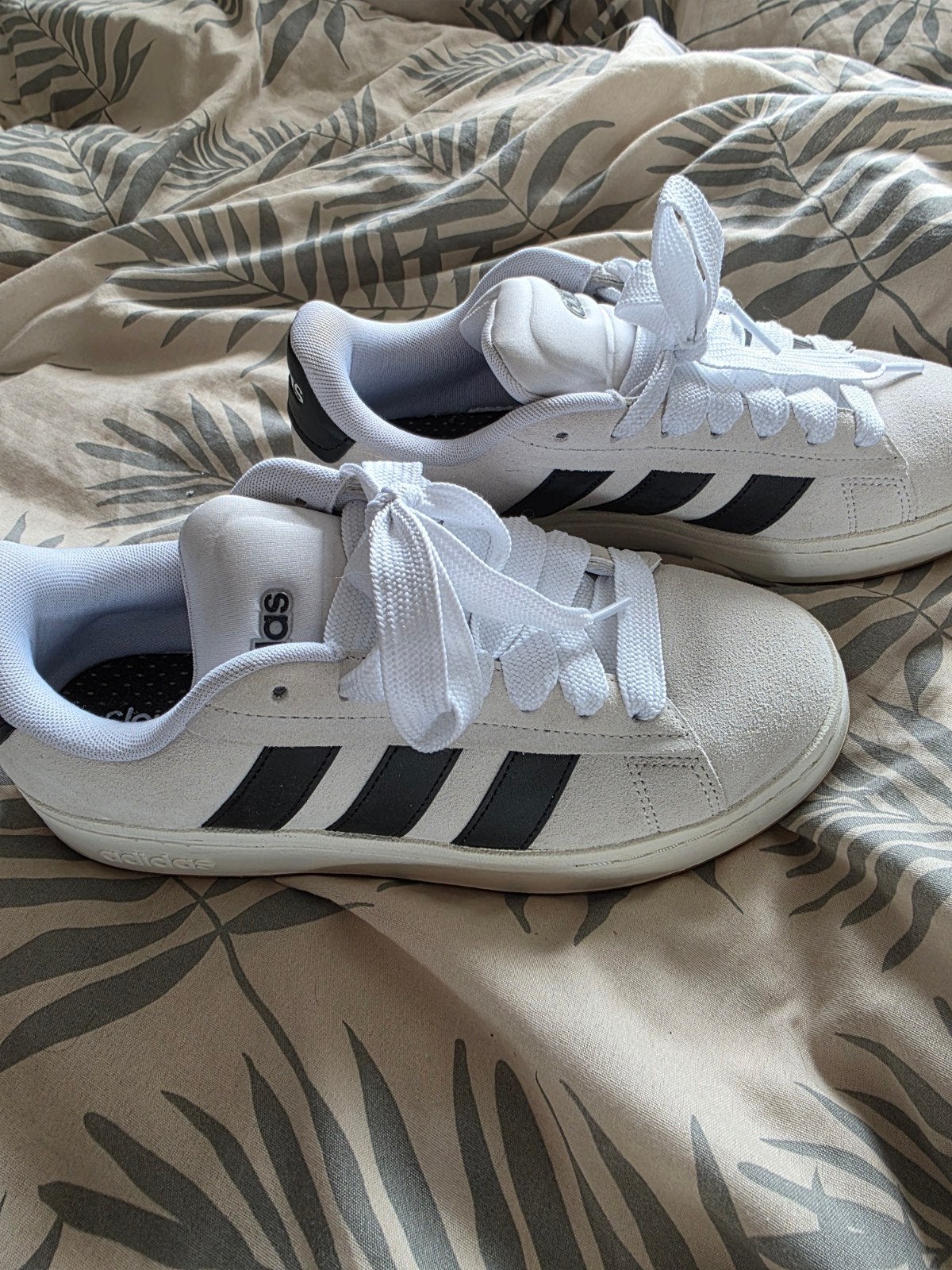 Zgan adidas 1x op gelopen, Kleding | Dames, Ophalen of Verzenden, Zo goed als nieuw, Sneakers of Gympen