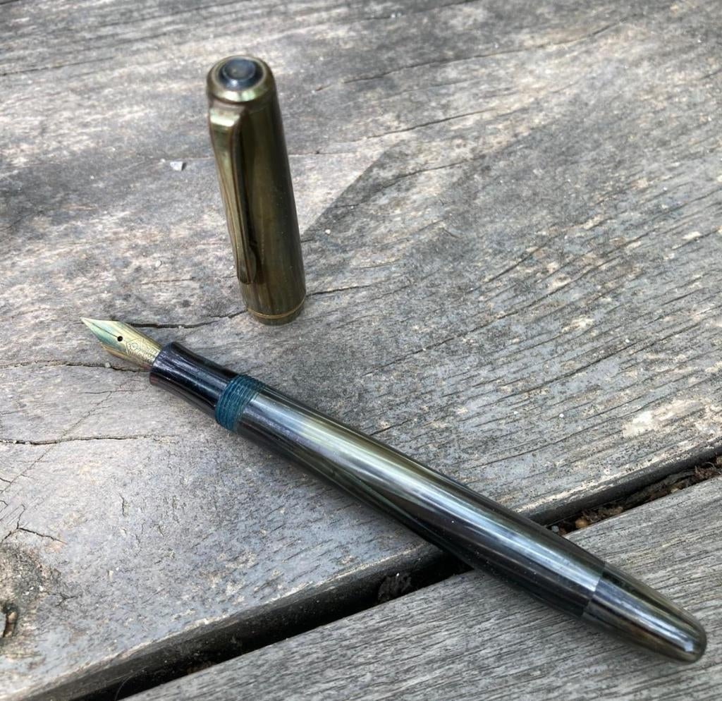 Vulpen Duchesse - Degussa 14K punt, Verzamelen, Pennenverzamelingen, Ophalen of Verzenden, Zo goed als nieuw, Vulpen, Overige merken