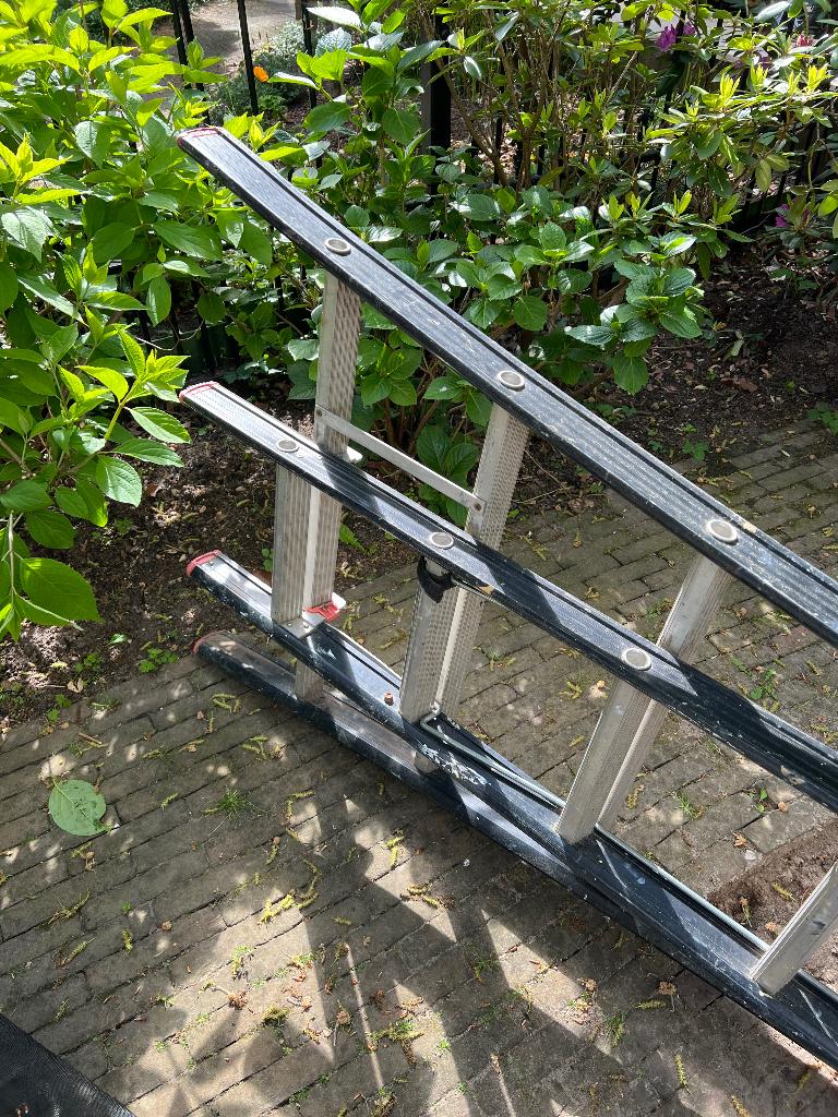 Ladder Alluminium Opsteek 2 x 12 treden € 175, Ophalen, Gebruikt, Ladder, Opvouwbaar of Inschuifbaar