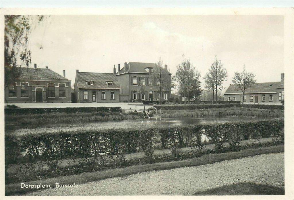 701-321-043 Borssele Dorpswal, Verzamelen, Ansichtkaarten | Nederland, Verzenden, Voor 1920, Zeeland
