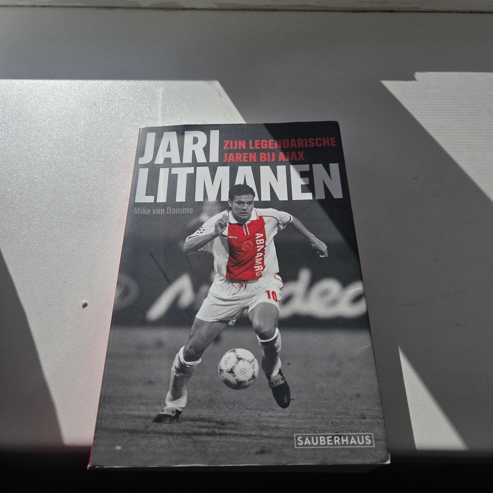 Mike van Damme - Jari Litmanen, Ophalen of Verzenden, Zo goed als nieuw, Sport, Mike van Damme