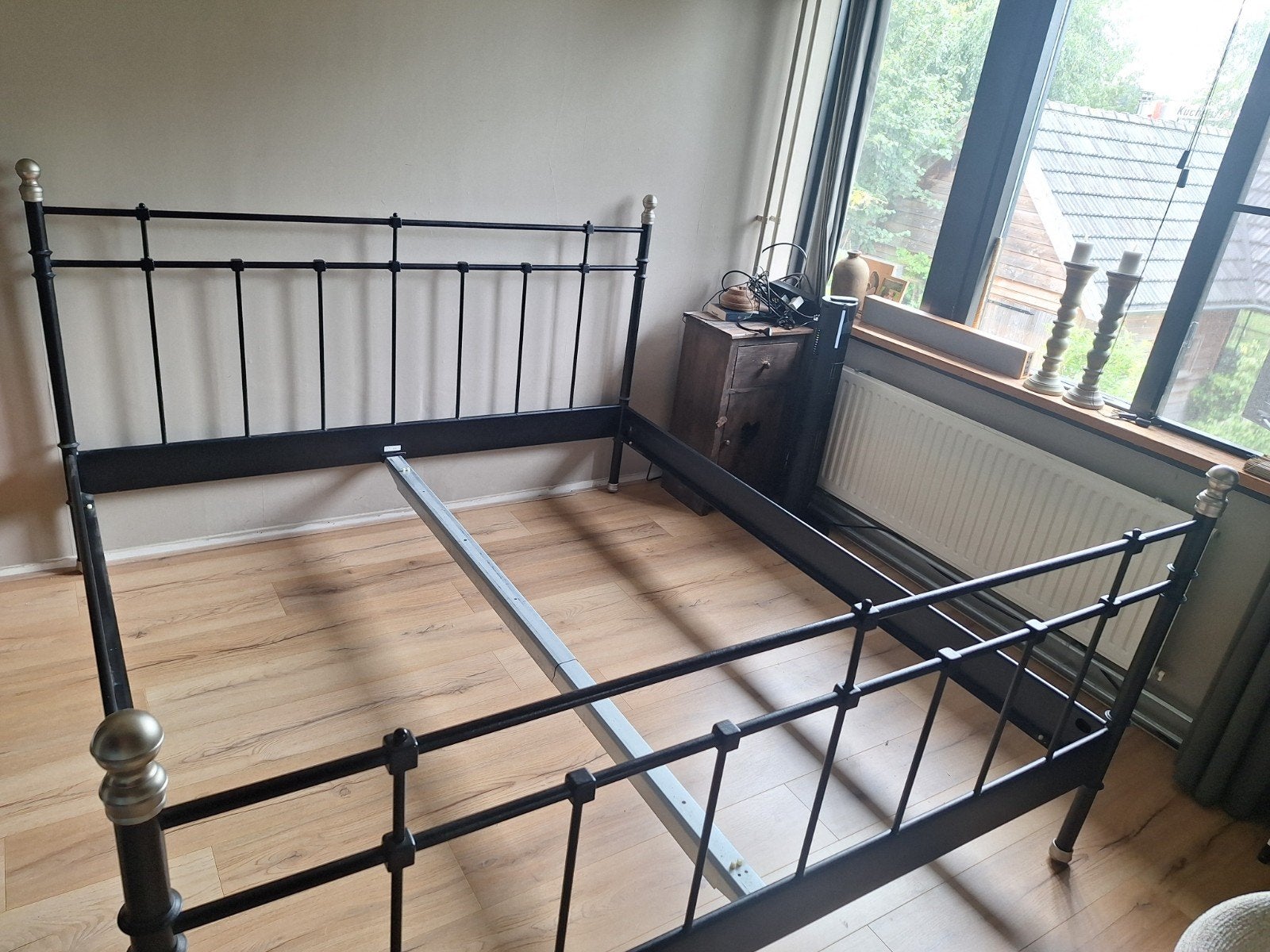 IKEA Svelvik bedframe 180x200cm (zonder lattenbodems), Huis en Inrichting, Ophalen, Gebruikt, Zwart, Tweepersoons