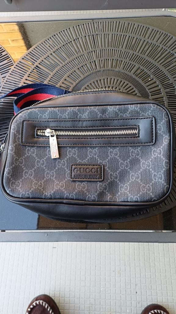 Gucci heuptas/crossbody tas met kenmerkende streep, Sieraden, Tassen en Uiterlijk, Overige merken, Gebruikt, Zwart, Ophalen of Verzenden