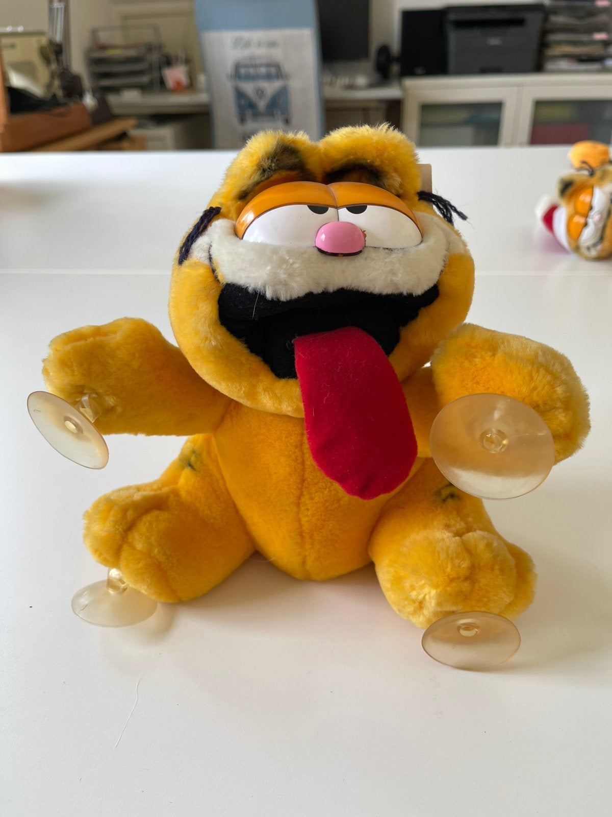 Garfield met zuignap. Gemaakt van pluche. 22 cm., Ophalen of Verzenden, Zo goed als nieuw, Overige typen
