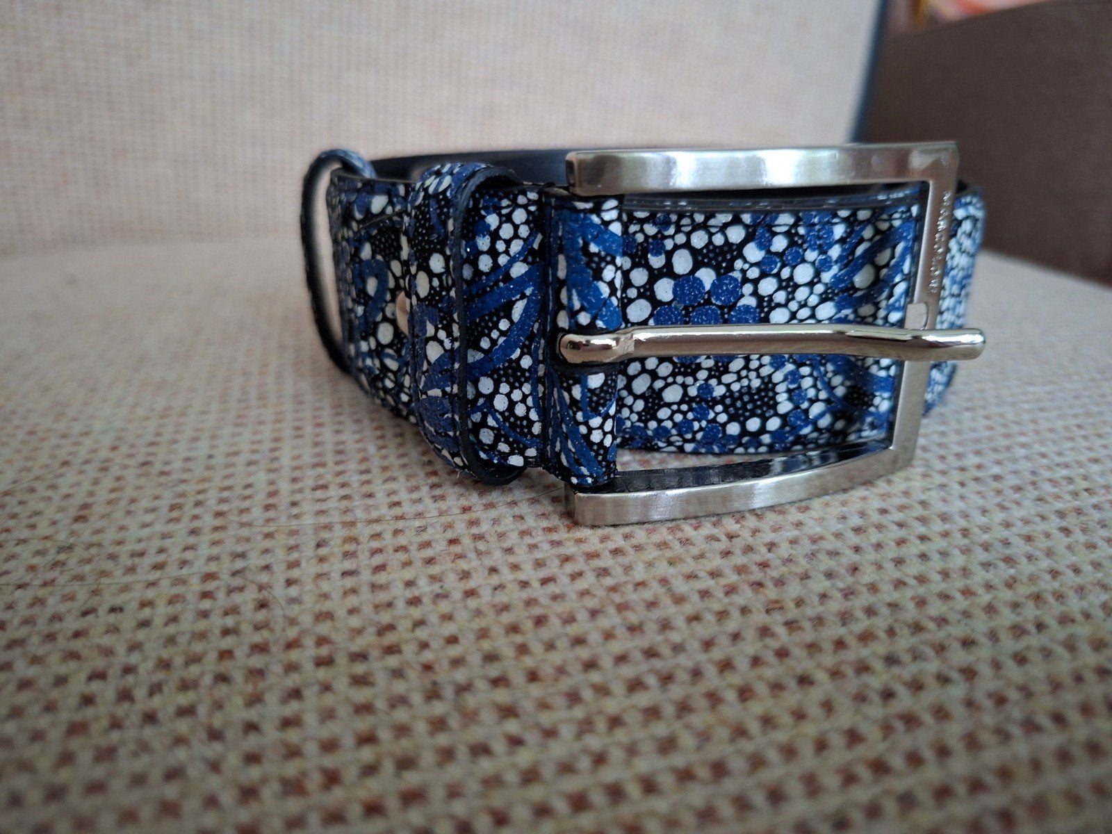 NIEUW Mascolori riem met blauw/wit patroon, Kleding | Heren, Mascolori, 95 tot 105 cm, Overige kleuren, Echt leder