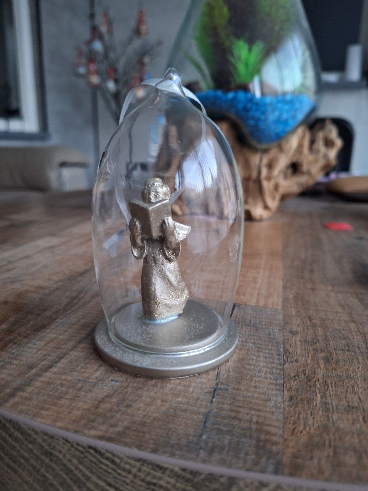Decoratieve engel in glazen stolp, Meerkleurig, Ophalen of Verzenden, Glas, Klassiek