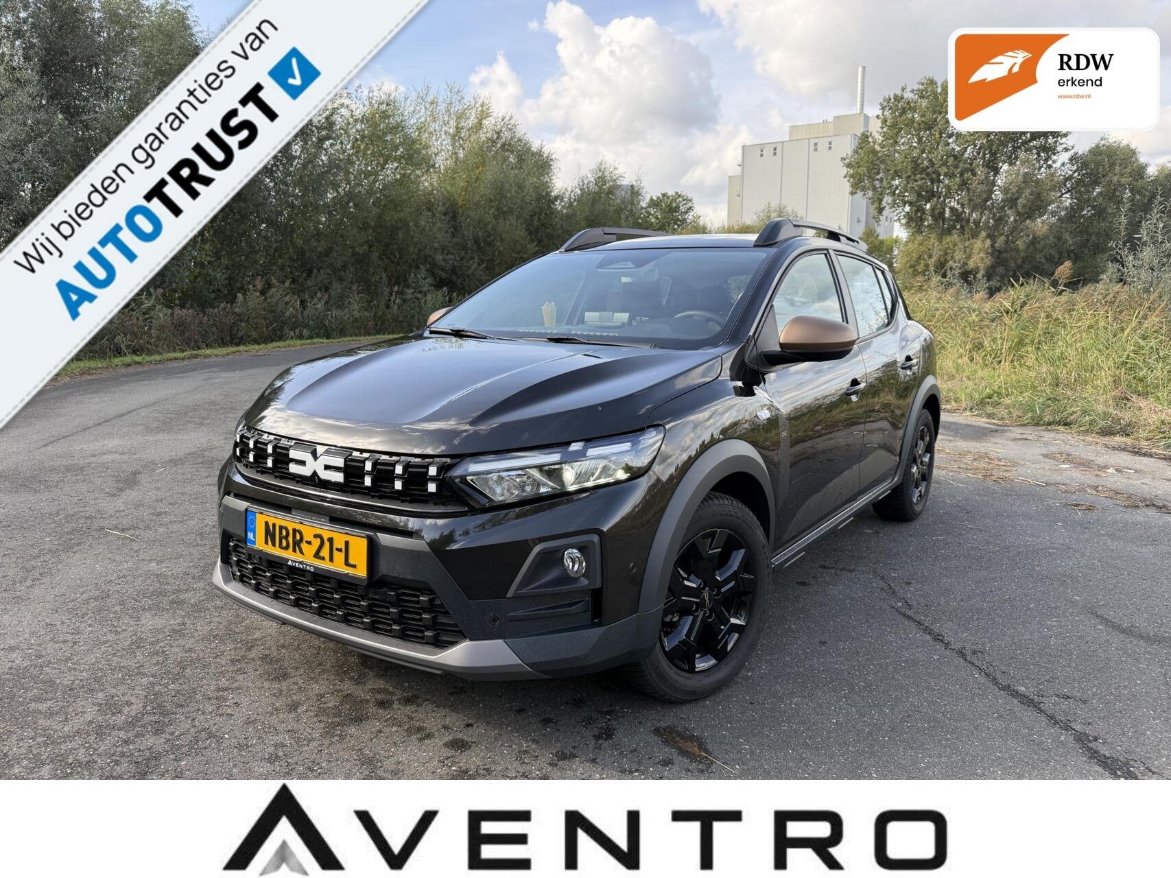 Dacia Sandero Stepway 110 Extreme | 360 | Stuurverwarming, Auto's, Voorwielaandrijving, Dealer onderhouden, Gebruikt, Zwart