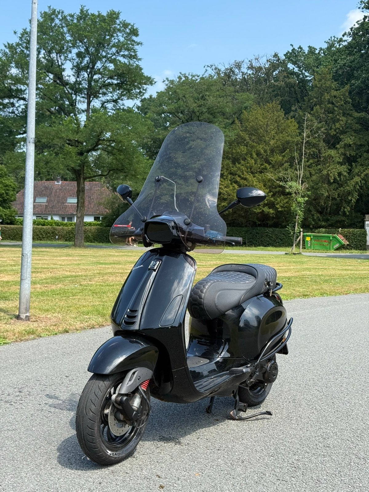 Vespa Sprint – Fully Black Customized – Slechts 5.500 km, Overige modellen, Maximaal 45 km/u, Ophalen of Verzenden, Zo goed als nieuw