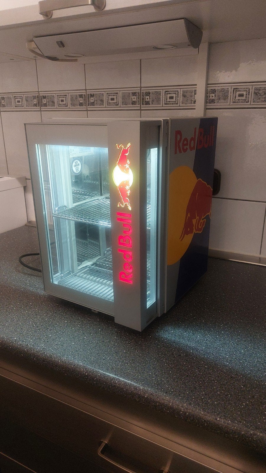 Red Bull mini koelkast - Perfect voor drankjes, Ophalen, Zonder vriesvak, Minder dan 45 cm, Minder dan 85 cm