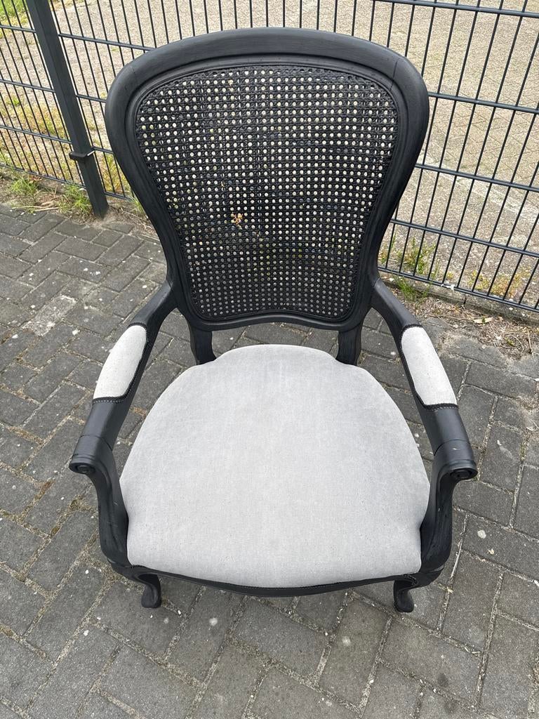 Zwarte rotan stoel met lichte zitting, Huis en Inrichting, Stoelen, Ophalen