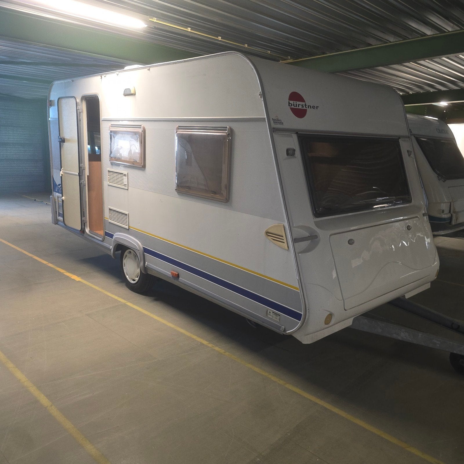 Bürstner 435 TS uit 2003 - Compacte en complete caravan, Caravans en Kamperen, Caravans, Particulier, tot en met 4, 750 - 1000 kg