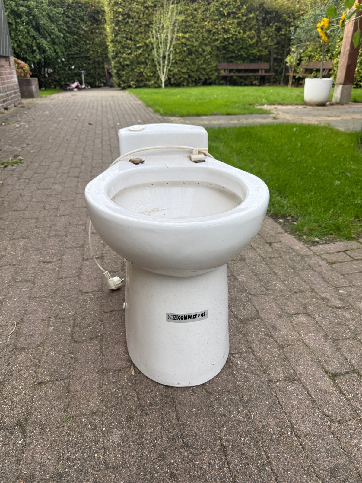 Sani compact 48 - toilet met ingebouwde vermaler, Ophalen of Verzenden, Gebruikt, Toilet