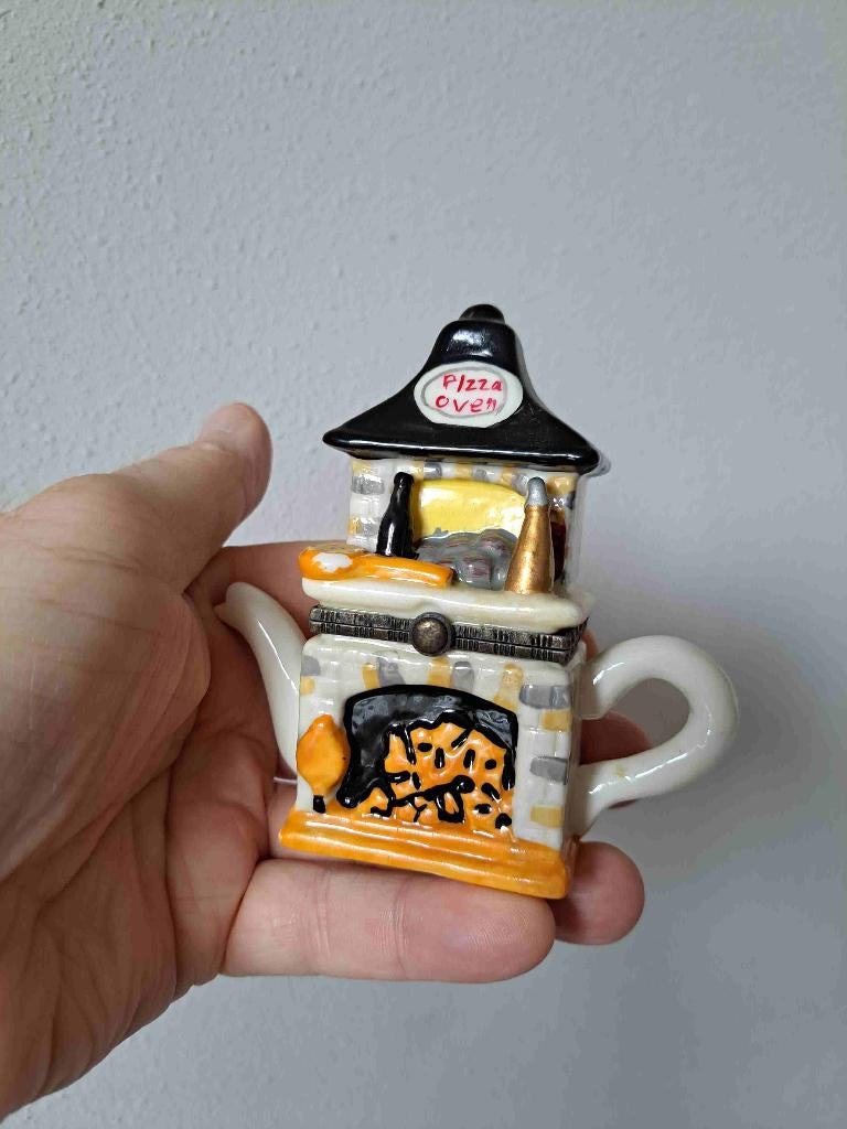 Pizza oven mini theepot pillendoosje porselein 11x4x10.5cm, Ophalen of Verzenden, Gebruikt