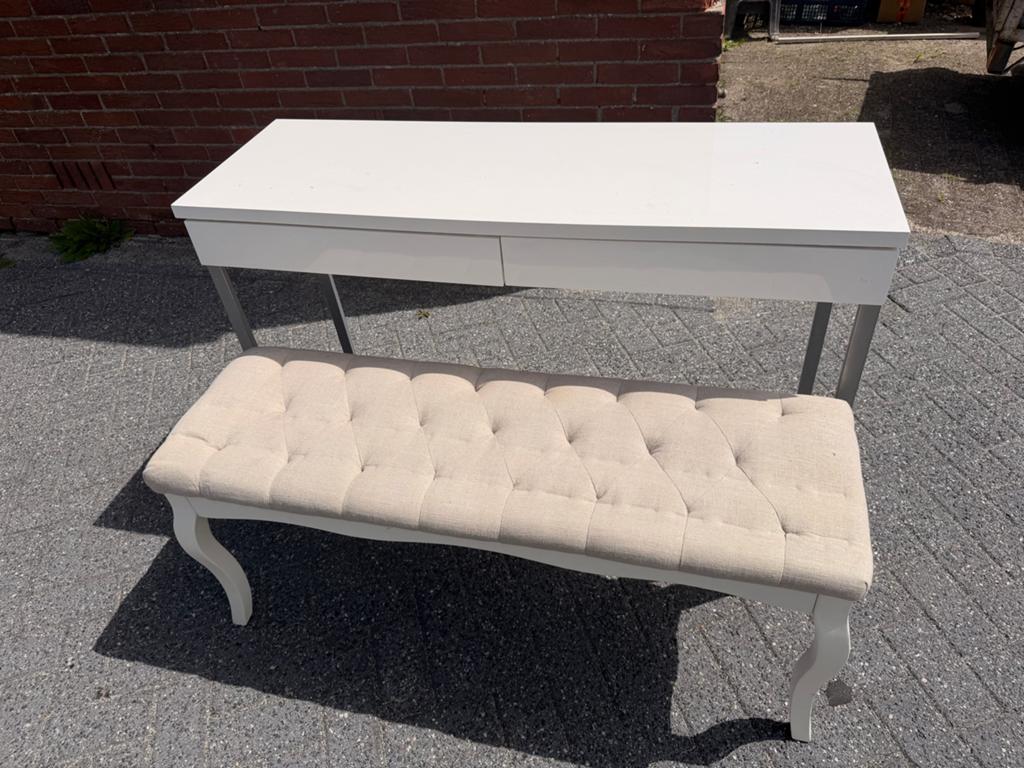 Witte make-up tafel met gestoffeerde bank, Ophalen, Gebruikt, Wit, Eén