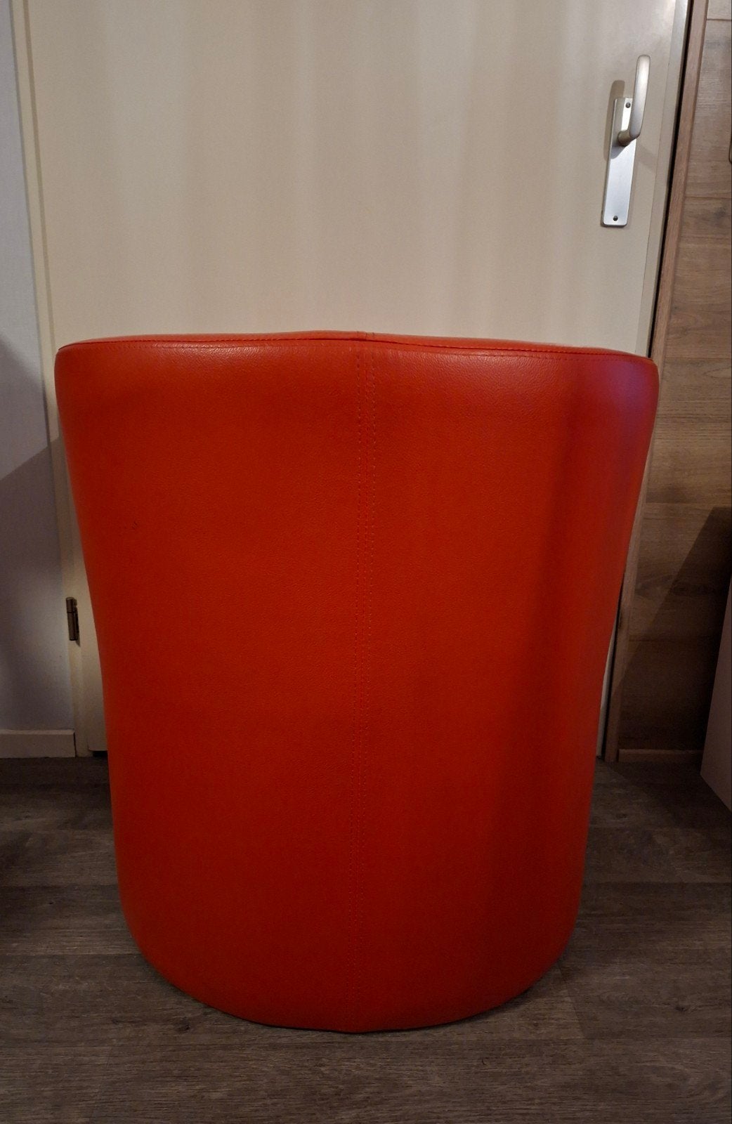 Comfortabele rode fauteuil, Modern, Comfortabel, Gebruikt, Minder dan 75 cm, Leer