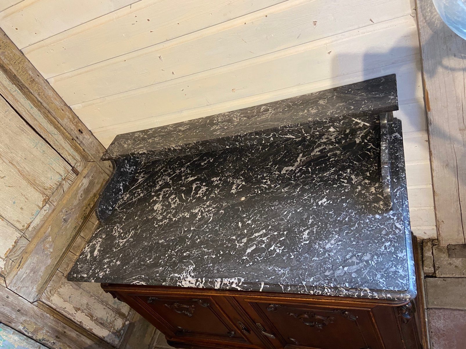 Een antieke commode kast met zwart marmer, Antiek en Kunst, Ophalen