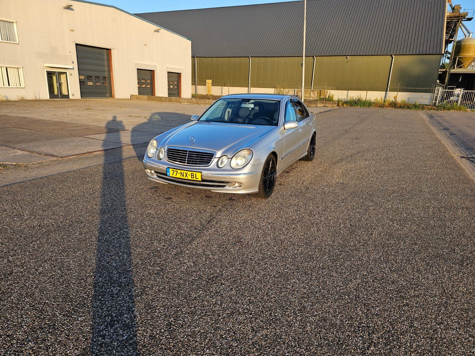 Mercedes-Benz E-Klasse 2.1 CDI E220 Sedan AUT 2004 Grijs, Auto's, Automaat, 4 cilinders, Origineel Nederlands, Diesel