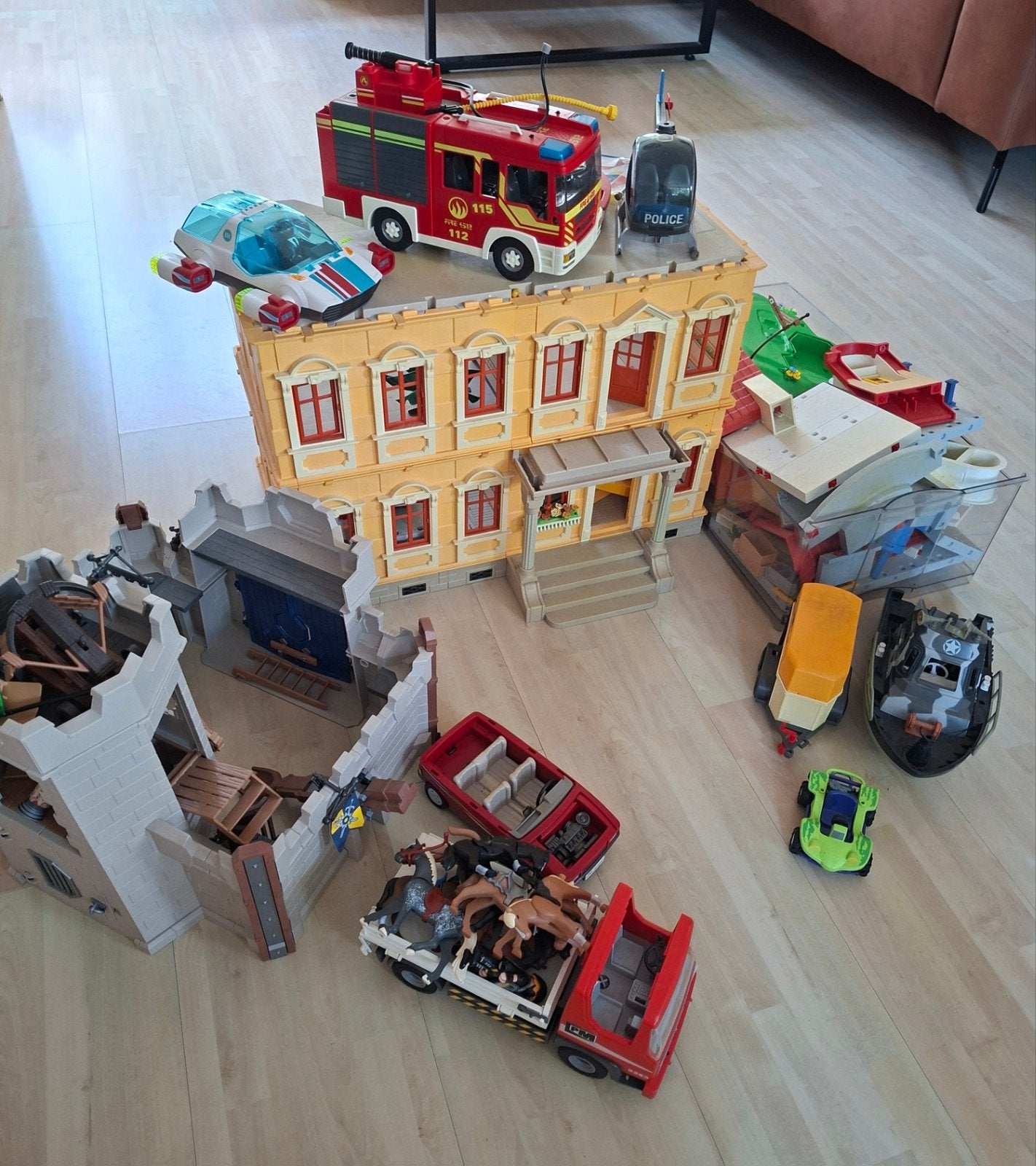 Foto 3 van Grote Playmobil collectie: brandweer, politie, huis en meer