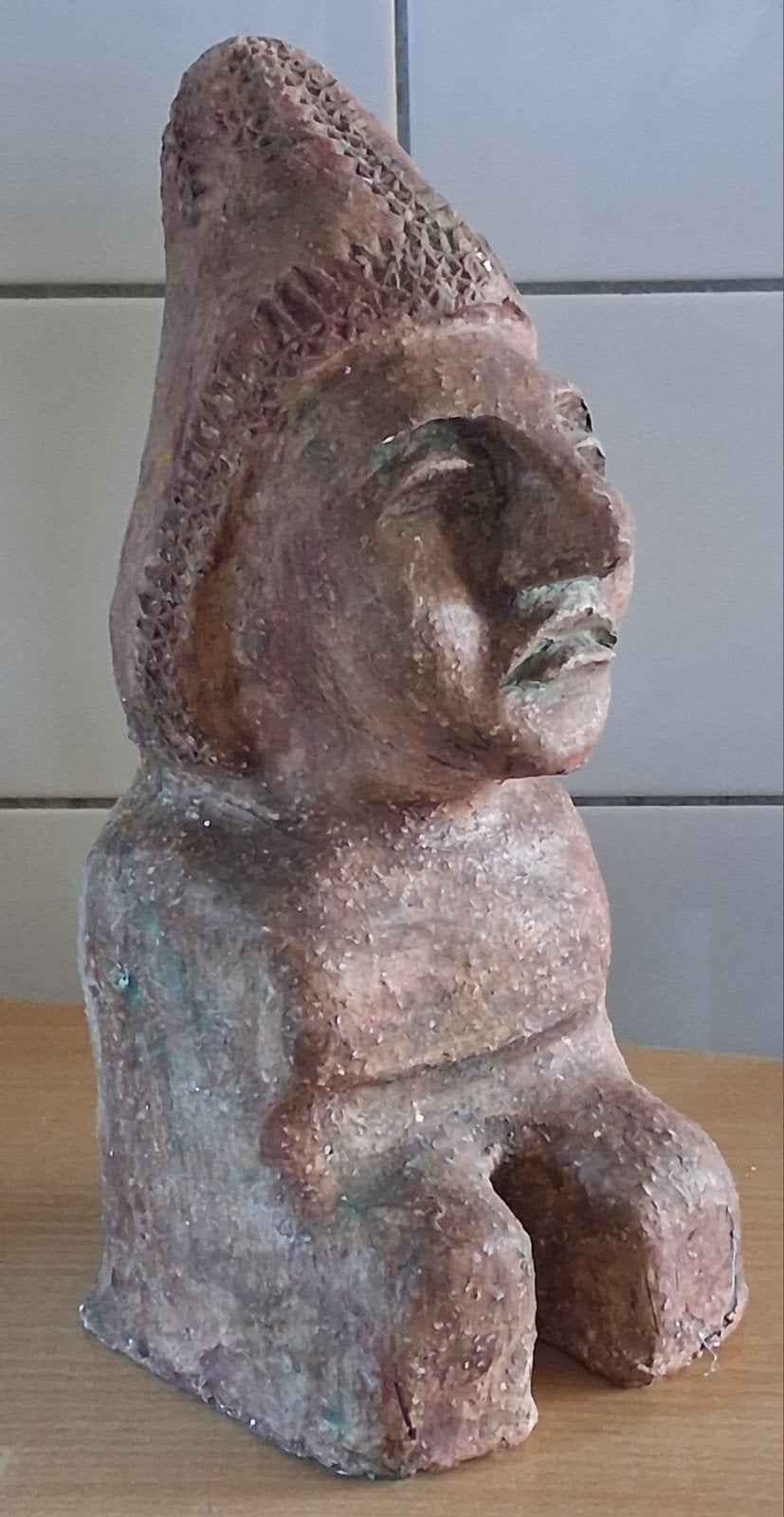 Precolumbiaans beeldje. Witte chamotte. Gepatineerd.  30 cm., Ophalen, Handgemaakt, 30 cm, Overige herkomsten