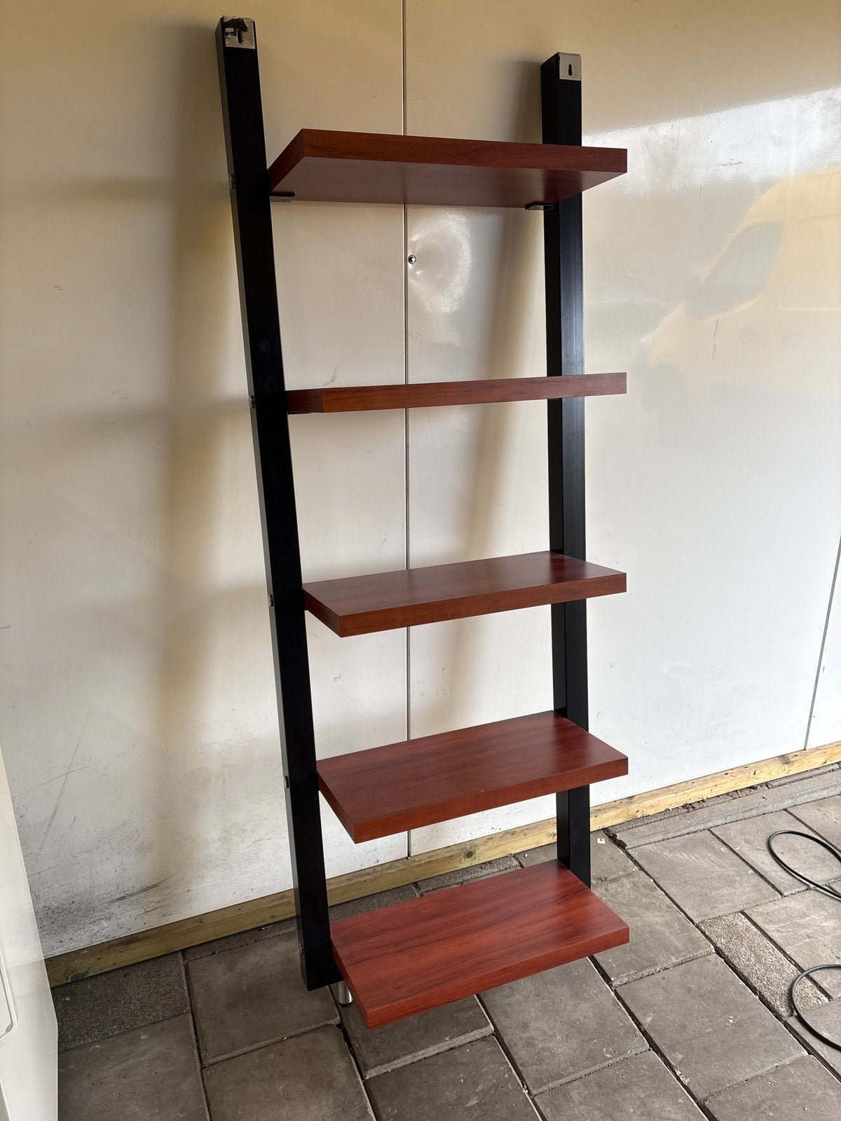Design ladderkast met houten planken, Ophalen, Zo goed als nieuw, Minder dan 150 cm, Metaal