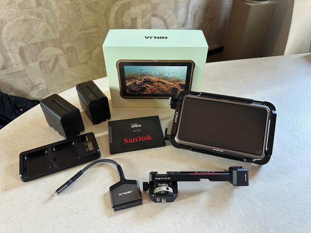 Atomos Ninja V + SmallRig accessoires | Nieuwstaat, Audio, Tv en Foto, Professionele Audio-, Tv- en Video-apparatuur, Ophalen of Verzenden