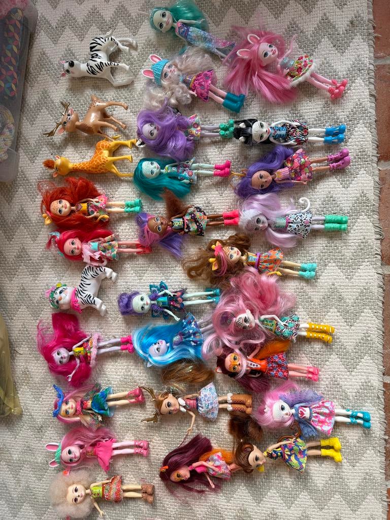 Enchantimals poppen en speelset hertenhuis ski chalet, Ophalen, Zo goed als nieuw, Babypop