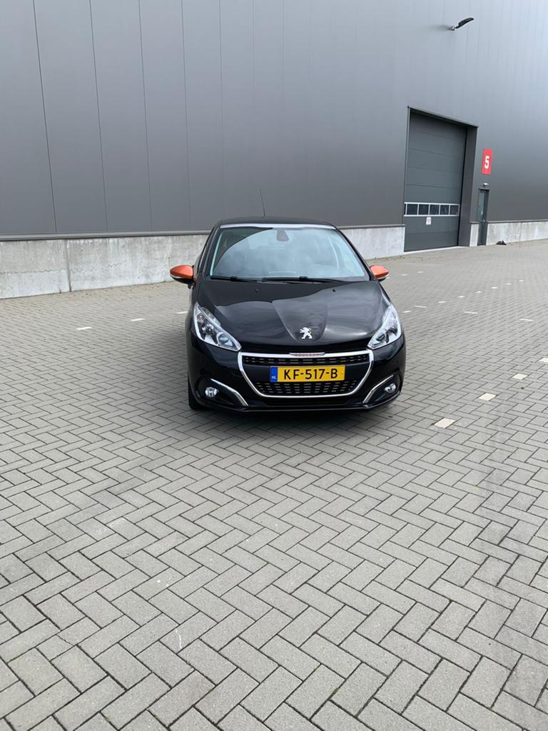 Peugeot 208 Limited Edition 1.2 VTI 81KW/110PK 5-D 2016 Zw., Auto's, Voorwielaandrijving, 40 €/maand, Zwart, Leder en Stof
