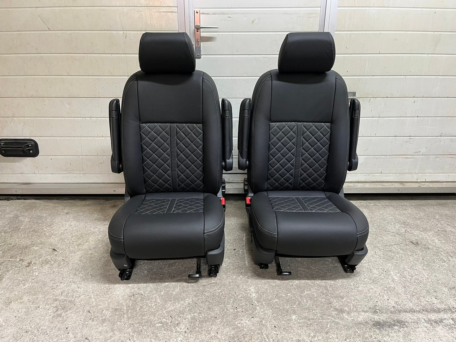 Volkswagen Transporter T5 - T6 stoelen zwart leder €500, Auto-onderdelen, Interieur en Bekleding, Ophalen, Nieuw, Volkswagen