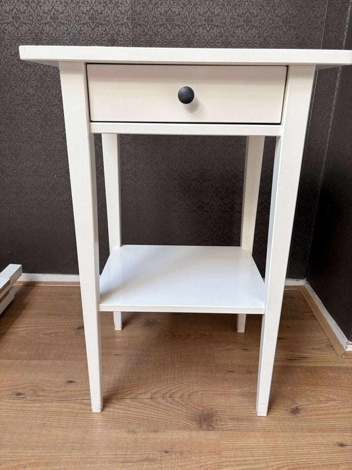 Ikea Wit nachtkastje met lade en plankje 70x46x37, Huis en Inrichting, Minder dan 55 cm, Gebruikt, Ophalen of Verzenden, 60 cm of meer