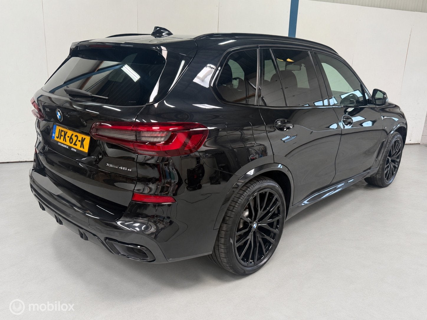 BMW X5 xDrive45e M-SPORT ACC/SKYLOUNGE/4WD STURING, Auto's, Gebruikt, 394 pk, Zwart, Leder